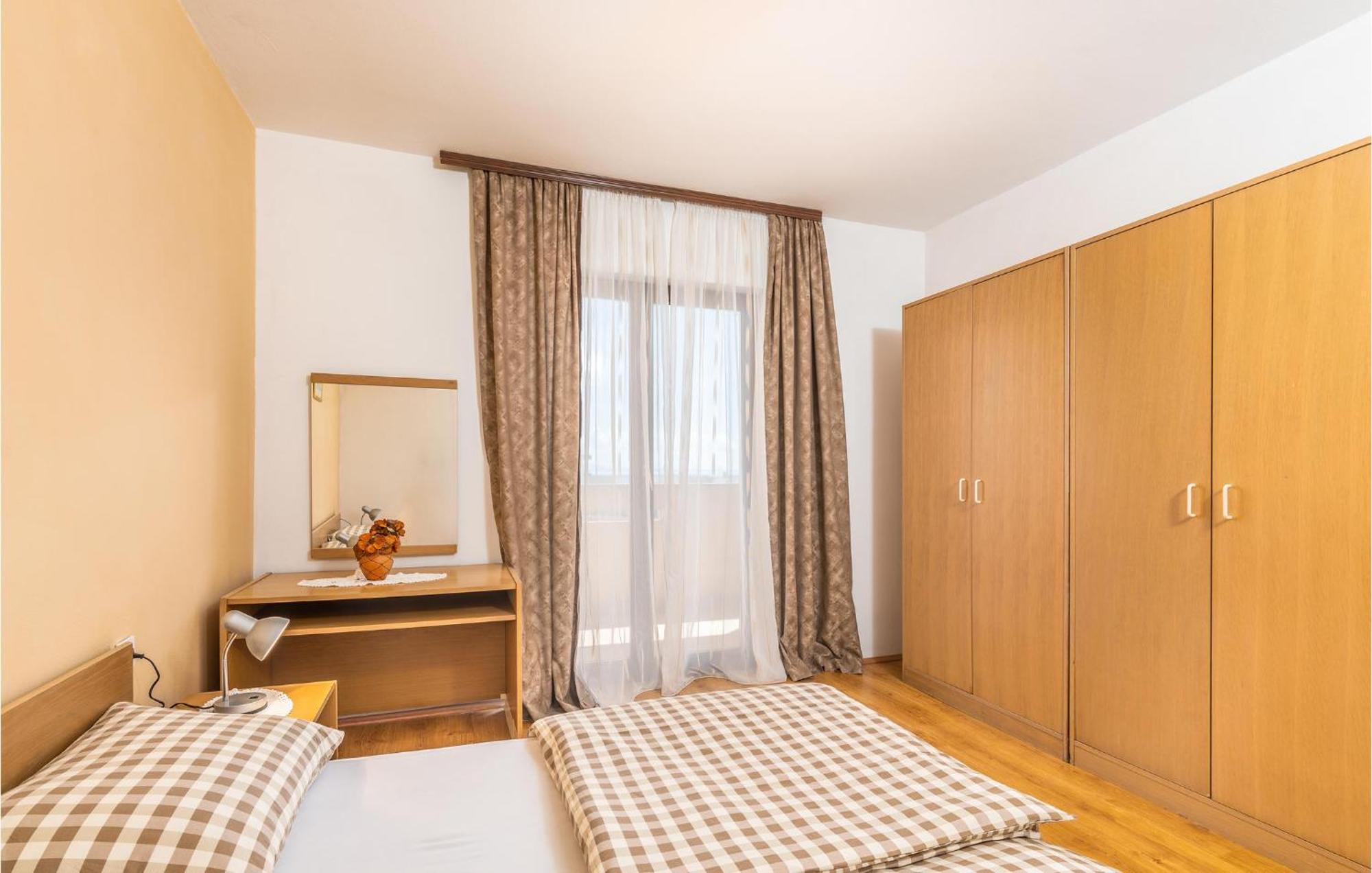 Gorgeous Apartment In Krk With Wifi Krk Town Extérieur photo